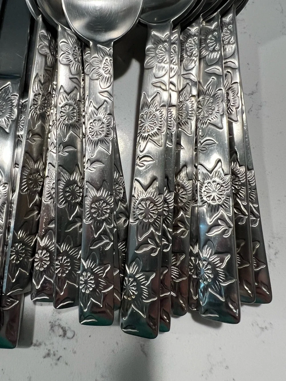 Pfaltzgraff Nautica Island Flower Stainless Steel Flatwear Set. Serves 8 =40 Pcs
